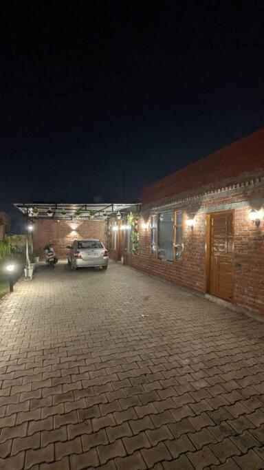 Вилла M&M Farm Rohtak Экстерьер фото